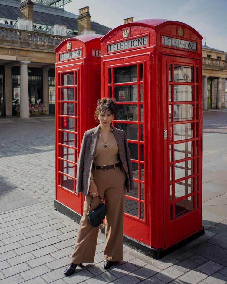 Best red phone box locations in London for photos 5 Postcards From Hawaii Travel Lifestyle Blog Gabriella Wisdom BEST RED PHONE BOX LOCATIONS IN LONDON FOR PHOTOS London telephone booth London phone booth red telephone booth London red telephone box London phone box