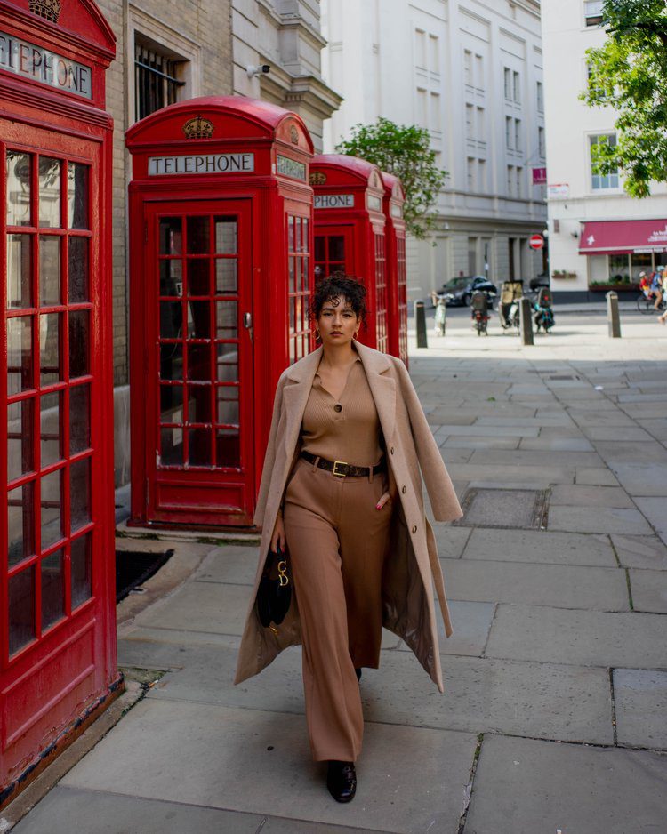 Best red phone box locations in London for photos 7 Postcards From Hawaii Travel Lifestyle Blog Gabriella Wisdom BEST RED PHONE BOX LOCATIONS IN LONDON FOR PHOTOS London telephone booth London phone booth red telephone booth London red telephone box London phone box