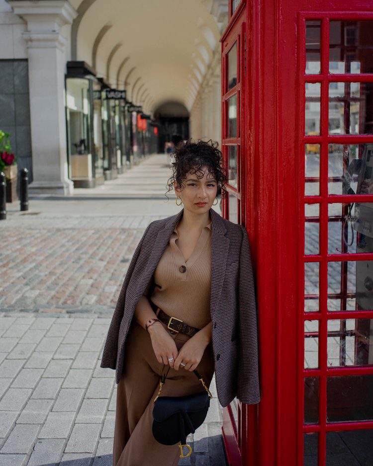 Best red phone box locations in London for photos 6 Postcards From Hawaii Travel Lifestyle Blog Gabriella Wisdom BEST RED PHONE BOX LOCATIONS IN LONDON FOR PHOTOS London telephone booth London phone booth red telephone booth London red telephone box London phone box