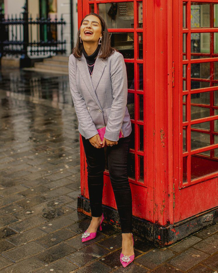 Best red phone box locations in London for photos 10 Postcards From Hawaii Travel Lifestyle Blog Gabriella Wisdom BEST RED PHONE BOX LOCATIONS IN LONDON FOR PHOTOS London telephone booth London phone booth red telephone booth London red telephone box London phone box
