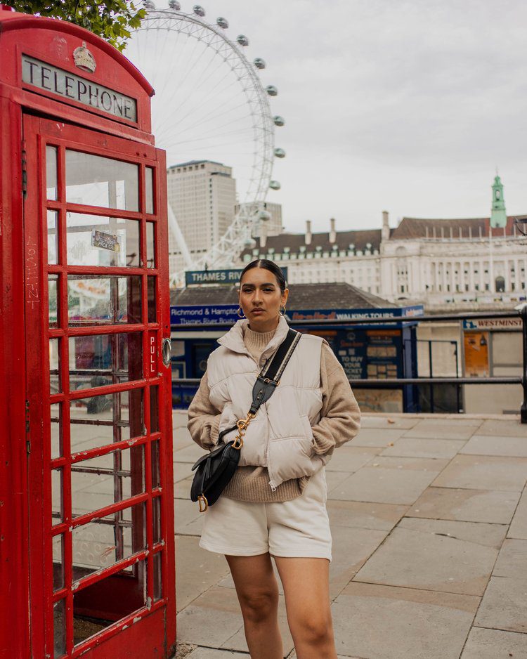 Best red phone box locations in London for photos 4 Postcards From Hawaii Travel Lifestyle Blog Gabriella Wisdom BEST RED PHONE BOX LOCATIONS IN LONDON FOR PHOTOS London telephone booth London phone booth red telephone booth London red telephone box London phone box