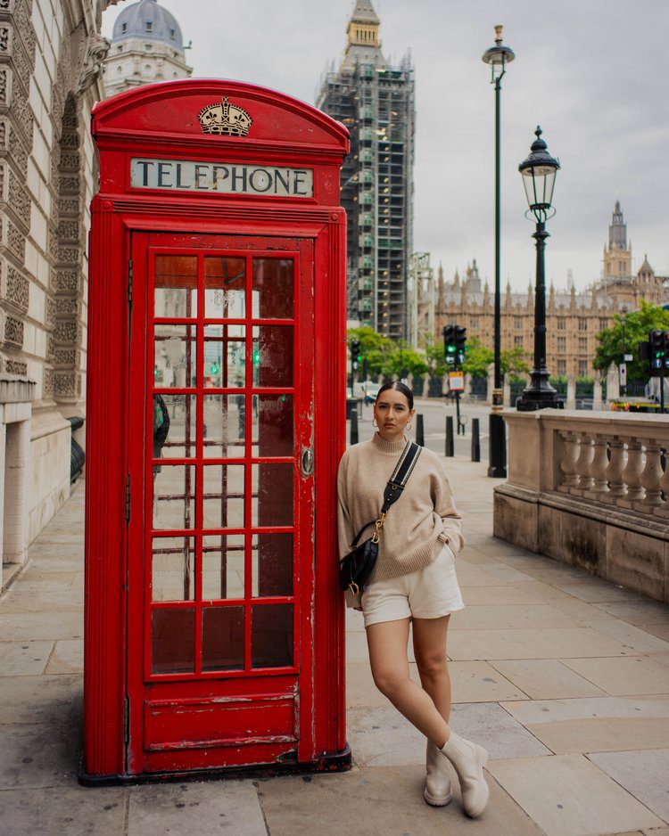 Best red phone box locations in London for photos 1 Postcards From Hawaii Travel Lifestyle Blog Gabriella Wisdom BEST RED PHONE BOX LOCATIONS IN LONDON FOR PHOTOS London telephone booth London phone booth red telephone booth London red telephone box London phone box