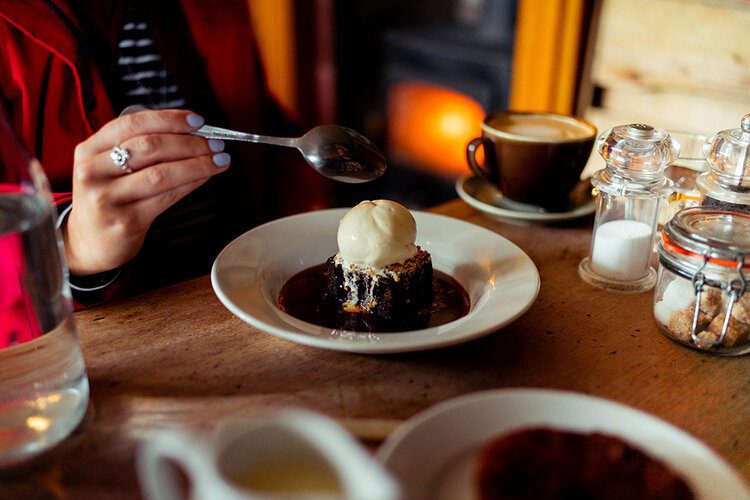 Great British desserts every traveller must try 2 PostcardsfromHawaiiGreatBritishdessertseverytravellermusttrystickytoffeepudding