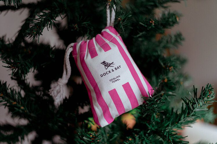 The ultimate Christmas gift guide for travellers 2019 11 PostcardsfromHawaiiPFHUltimateChristmasGiftGuideforTravellersDockBayTowel