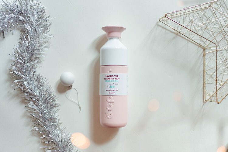The ultimate Christmas gift guide for travellers 2019 23 PostcardsfromHawaiiPFHUltimateChristmasGiftGuideforTravellersDopperWaterBottle