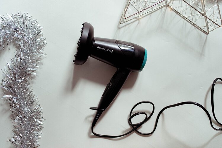 The ultimate Christmas gift guide for travellers 2019 16 PostcardsfromHawaiiPFHUltimateChristmasGiftGuideforTravellersTravelHairdryerRemingtonDiffuser