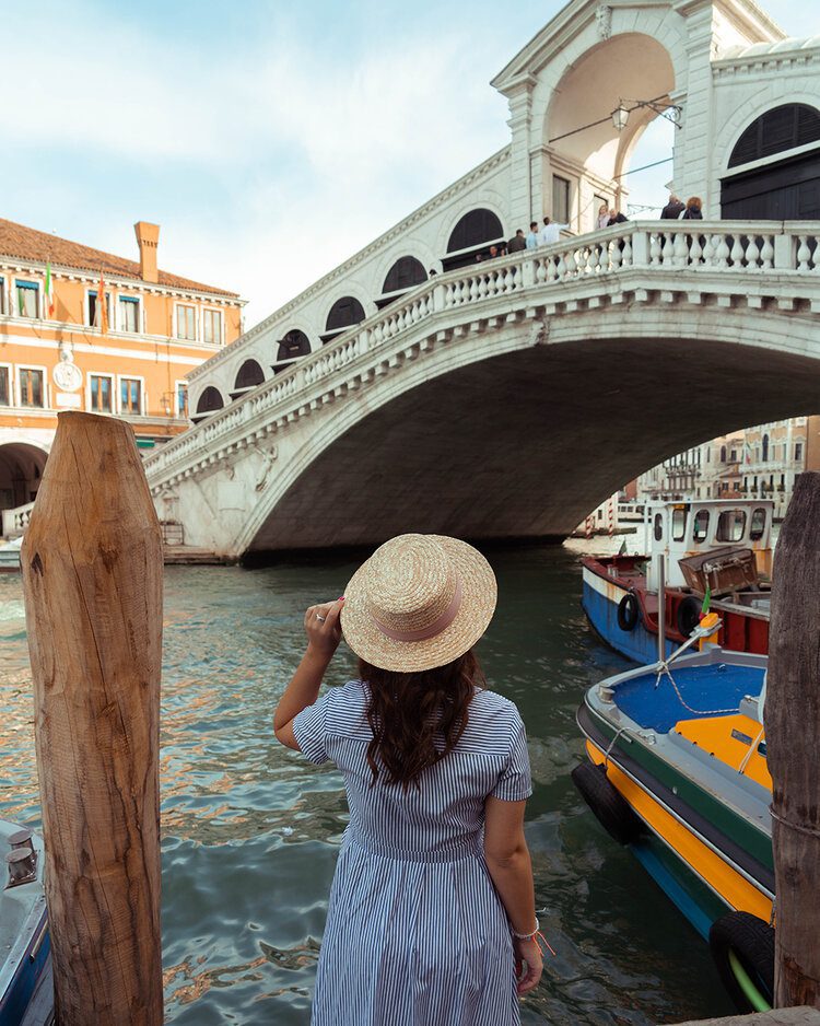 10 best photo locations for Instagram in Venice, Italy 3 PostcardsfromHawaiiTravelBlogInstagramGuideVeniceItalyBestPhotoSpotsLocationsPhotographyGuideRialtoBridgeGrandCanal 2