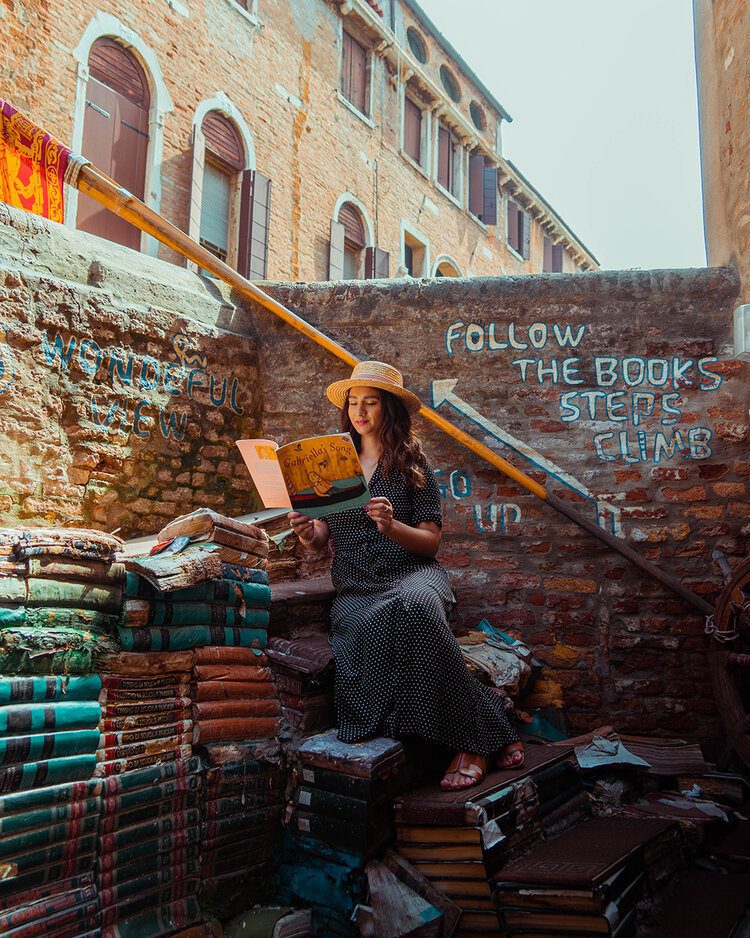 10 best photo locations for Instagram in Venice, Italy 7 PostcardsfromHawaiiTravelBlogInstagramGuideVeniceItalyBestPhotoSpotsLocationsPhotographyLibreriaAcquaAlta